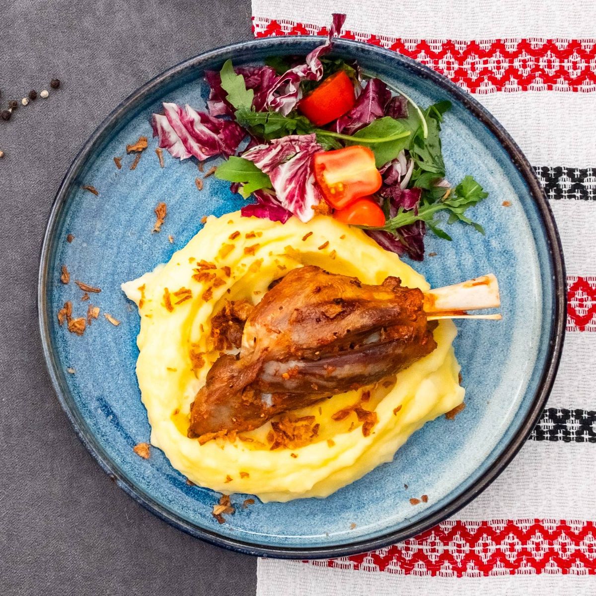 Rasol de berbecuț cu piure de cartofi